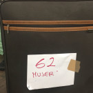 Varias bolsas y maletas con ropa seminueva