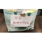 Varias bolsas y maletas con ropa seminueva