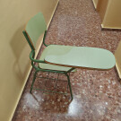 Silla escolar verde con pala derecha con cajón