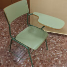 Silla escolar verde con pala izquierda con cajón