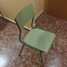 Silla escolar verde sin pala y sin cajón