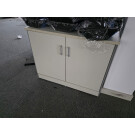 Armarios bajos con puertas pequeño