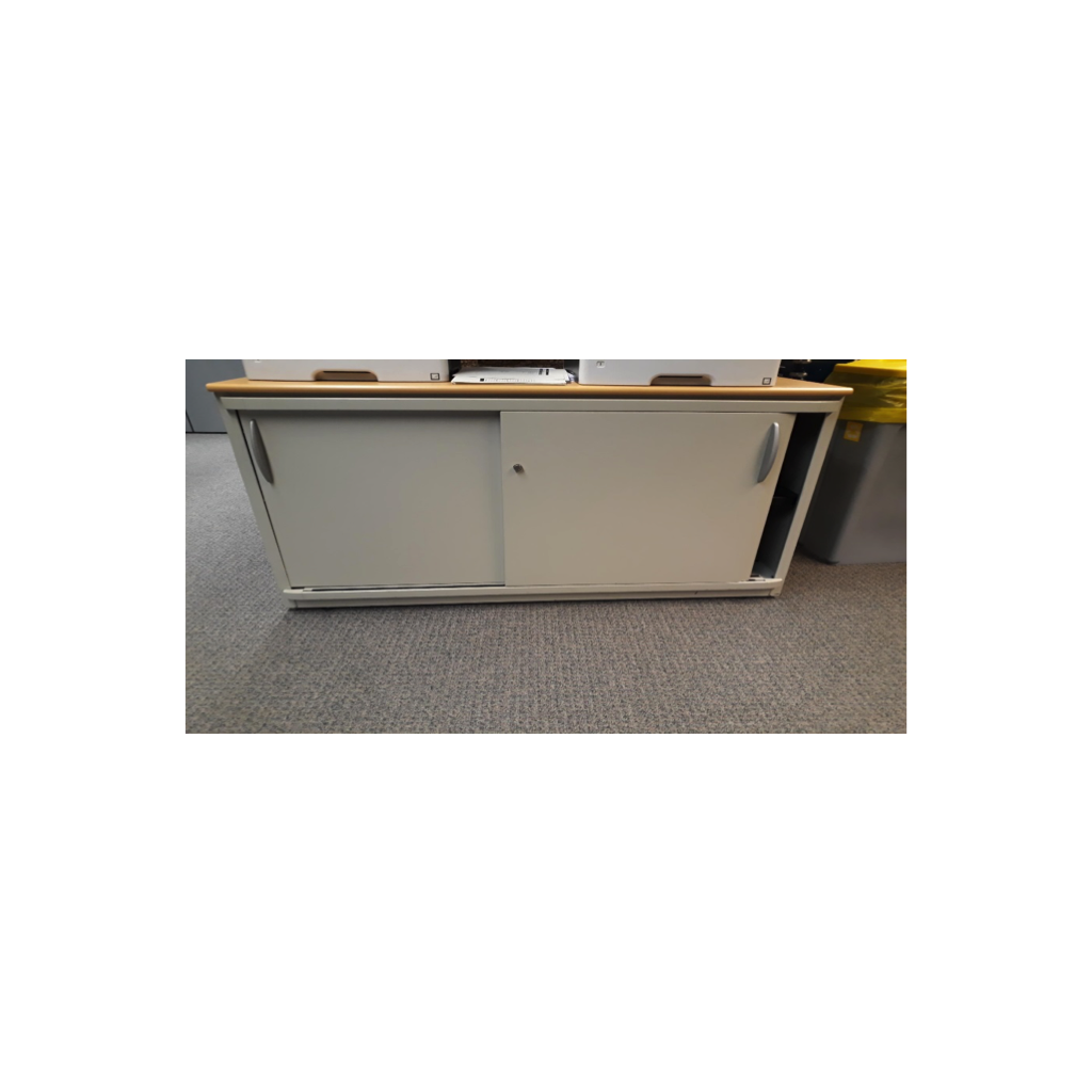 Donación de excedentes de material - Armario de puerta corredera