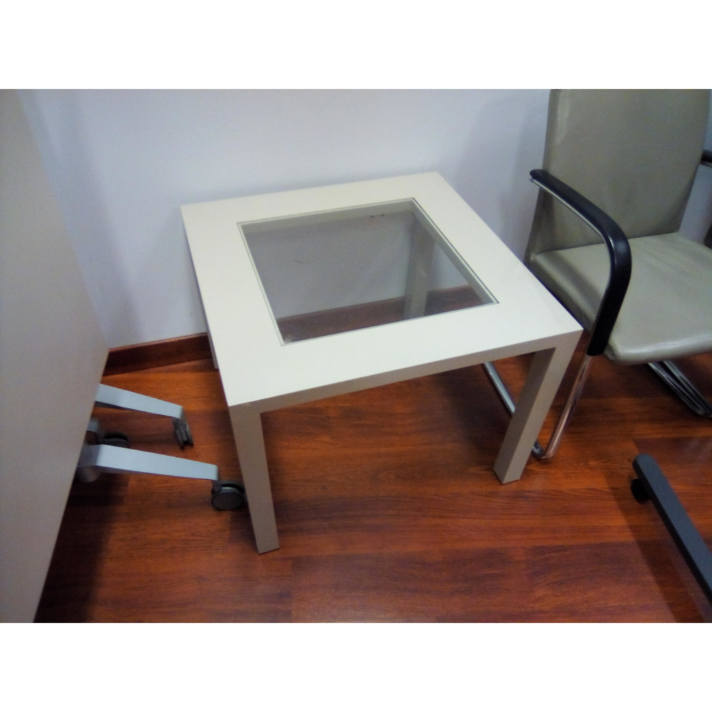 Donación de excedentes de material - Mesas auxiliares