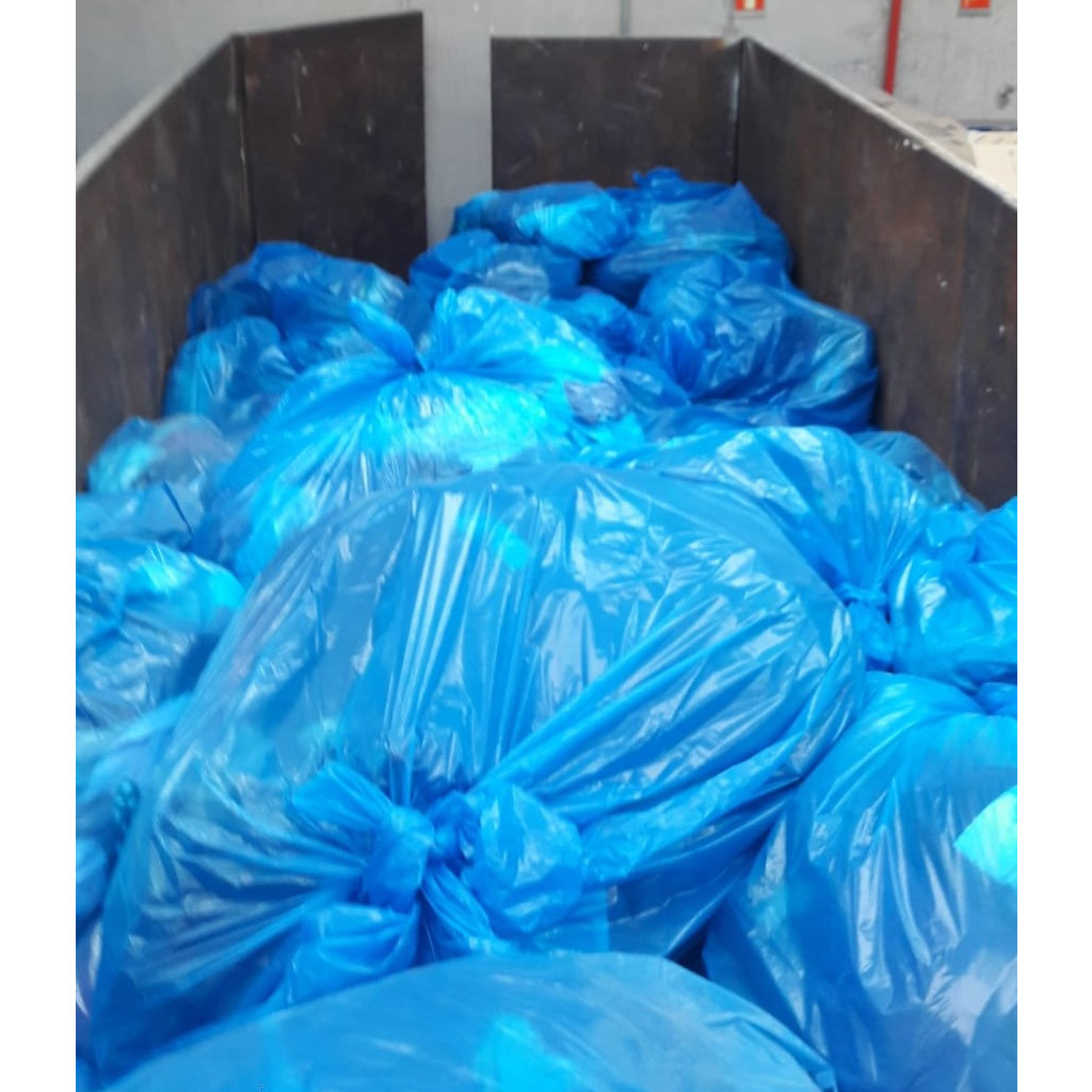 Donación de excedentes de material - Contenedores de toneladas de Ropa